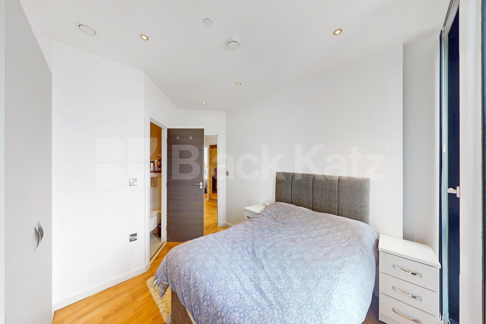 Stylish & contemporary & boasting 830 Sq. Ft. of living & entertaining space The Ceramic Building - Newington Causeway , Borough